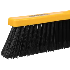 Щетка для уборки снега Denzel со скребком 590 мм (55323)