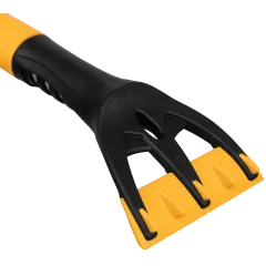 Щетка для уборки снега Denzel со скребком 600 мм (55325)