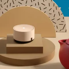 Умная колонка Яндекс.Станция Лайт с Алисой внутри бежевая