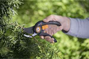 Секатор Fiskars плоскостной Solid 11180 (1020191)