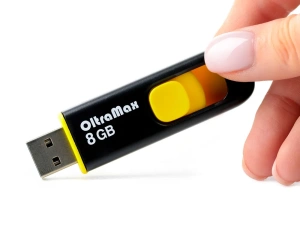 Карта USB2.0 8 GB OLTRAMAX OM-8GB-250-желтый